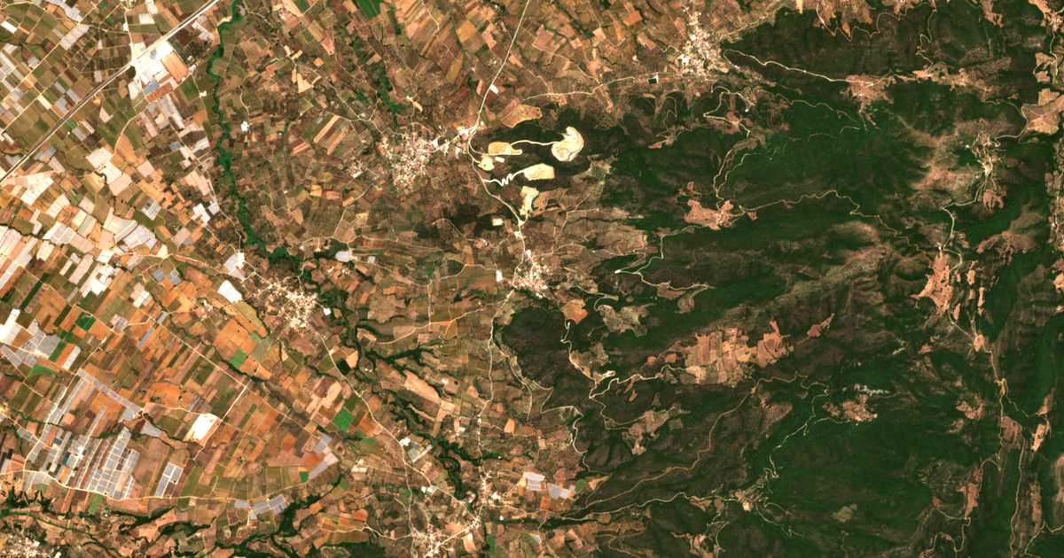 Mapa por satélite de Pétas