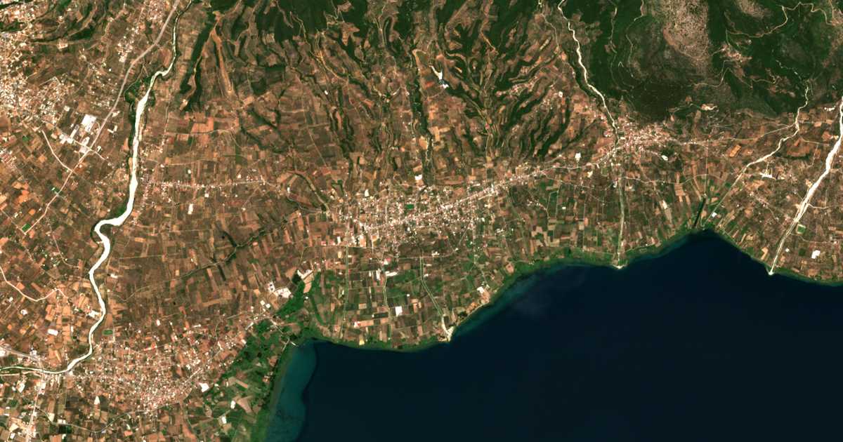 Mapa por satélite de Kainoúrgion
