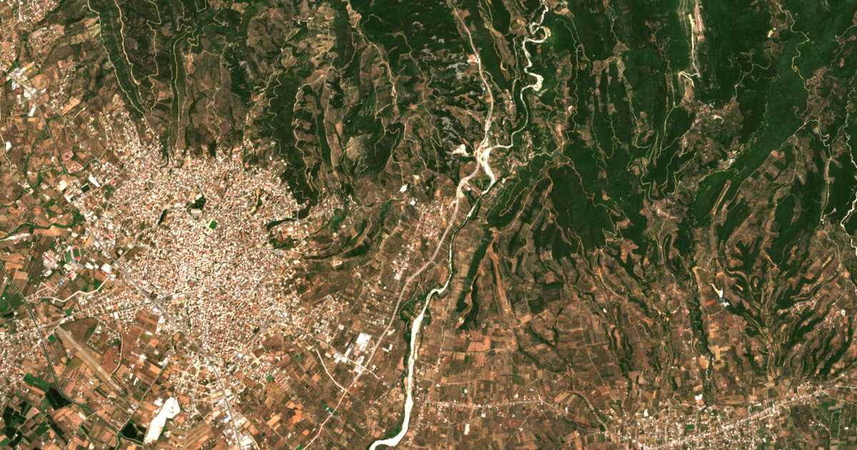 Mapa por satélite de Kamaroúla