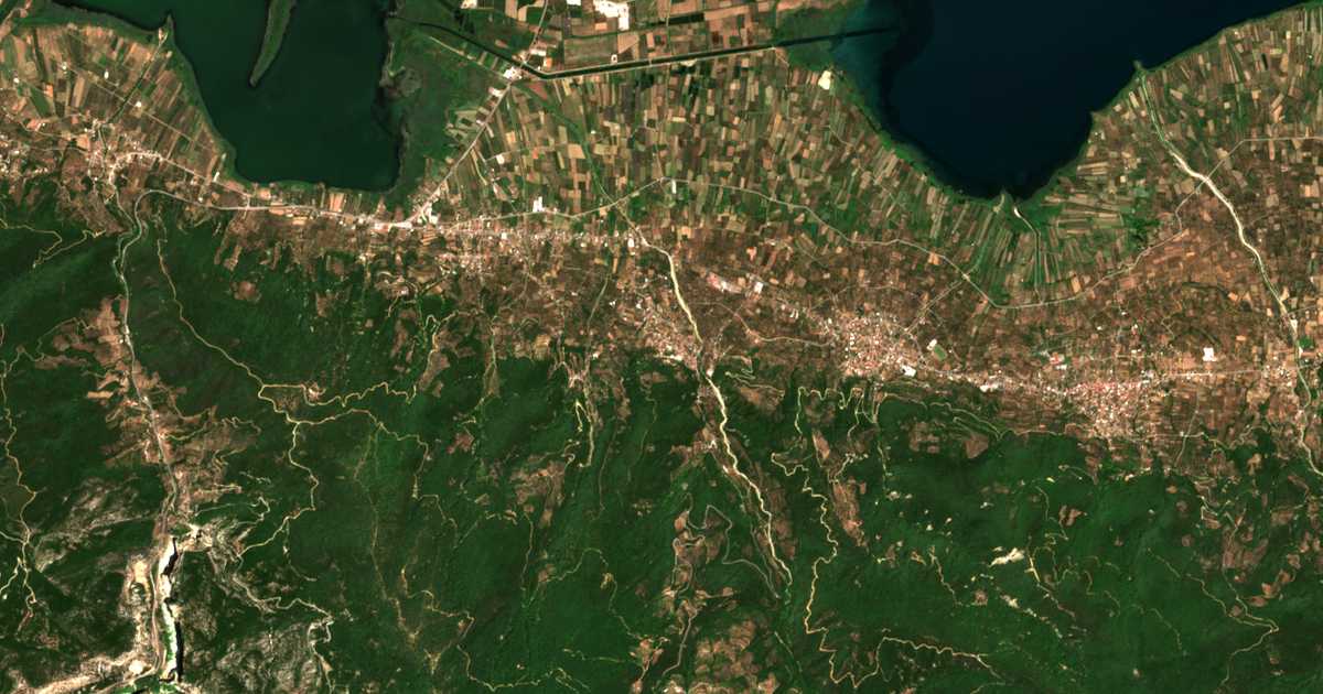 Mapa por satélite de Káto Kerásovon