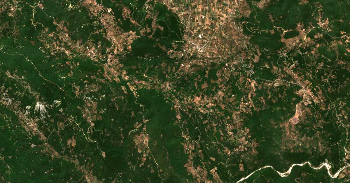 Mapa por satélite de Makrinoú