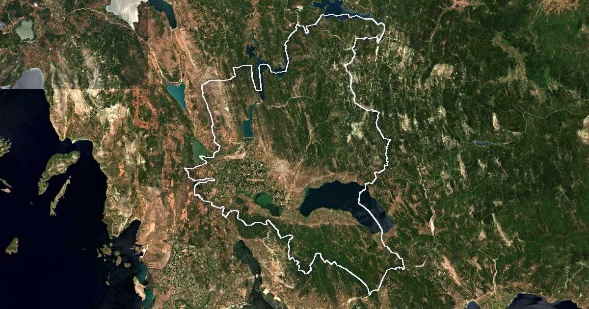 Imagen de satélite con el límite trazado: Dímos Agriníou