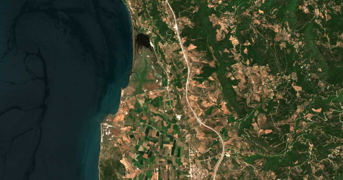 Mapa por satélite de Anoixiátikon