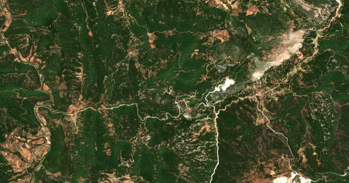 Mapa por satélite de Petróna