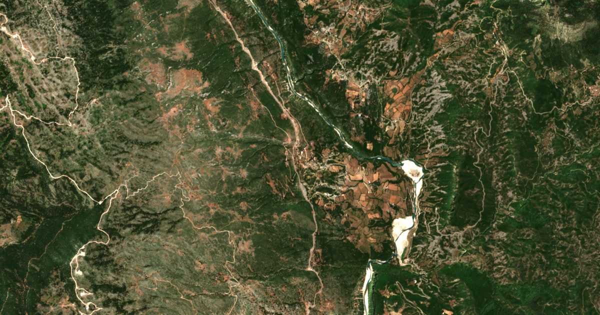 Mapa por satélite de Vrouvianá
