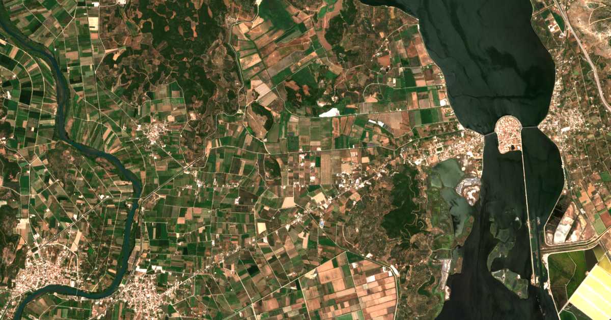 Mapa por satélite de Boúza