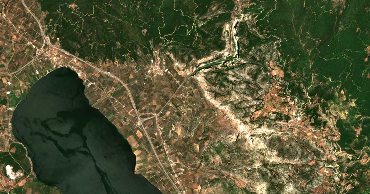 Mapa por satélite de Magoúles
