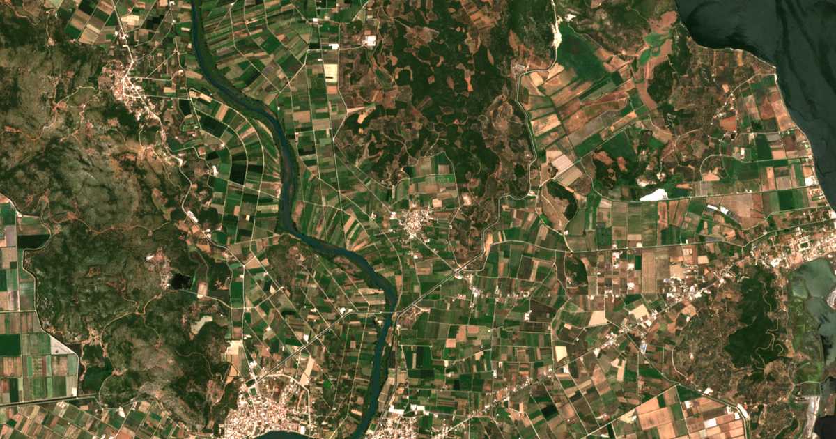 Mapa por satélite de Mástron