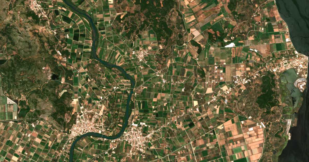 Mapa por satélite de Platánia