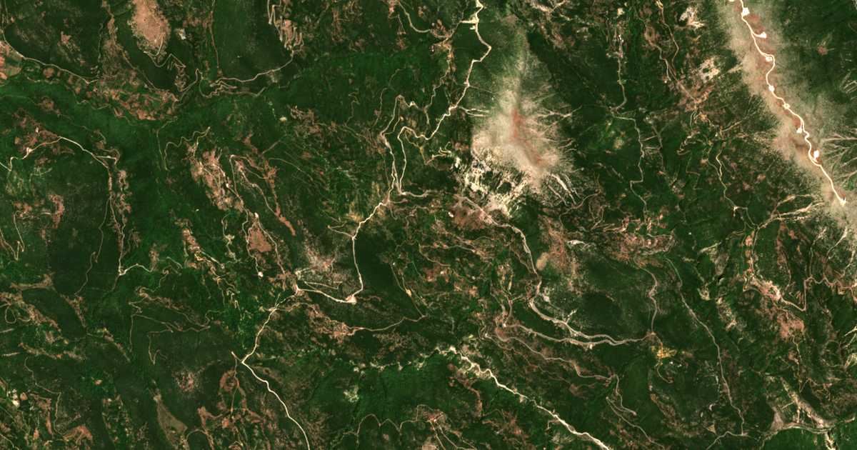 Mapa por satélite de Palaiópyrgos
