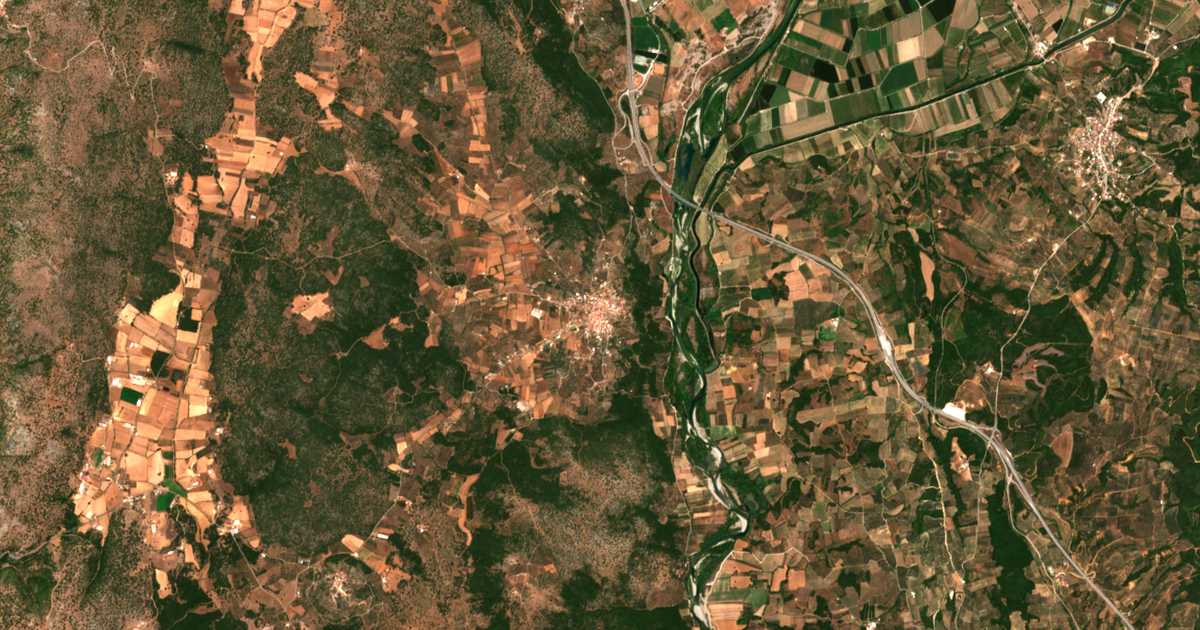 Mapa por satélite de Palaiománina