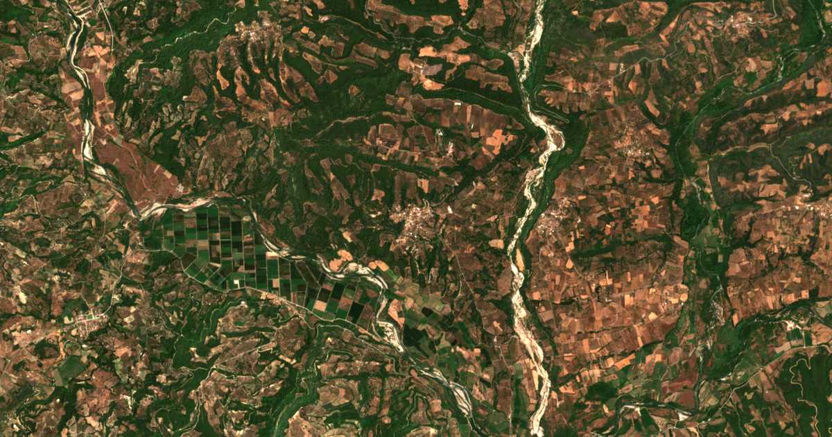 Mapa por satélite de Áspra Spítia