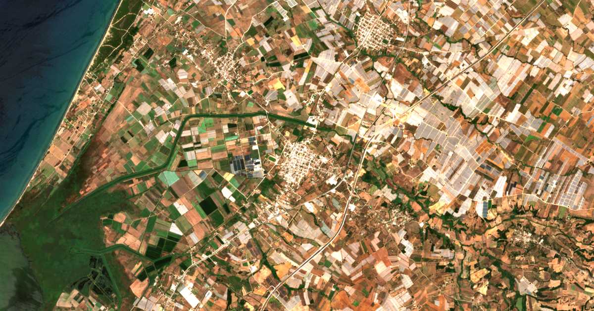 Mapa por satélite de Várda