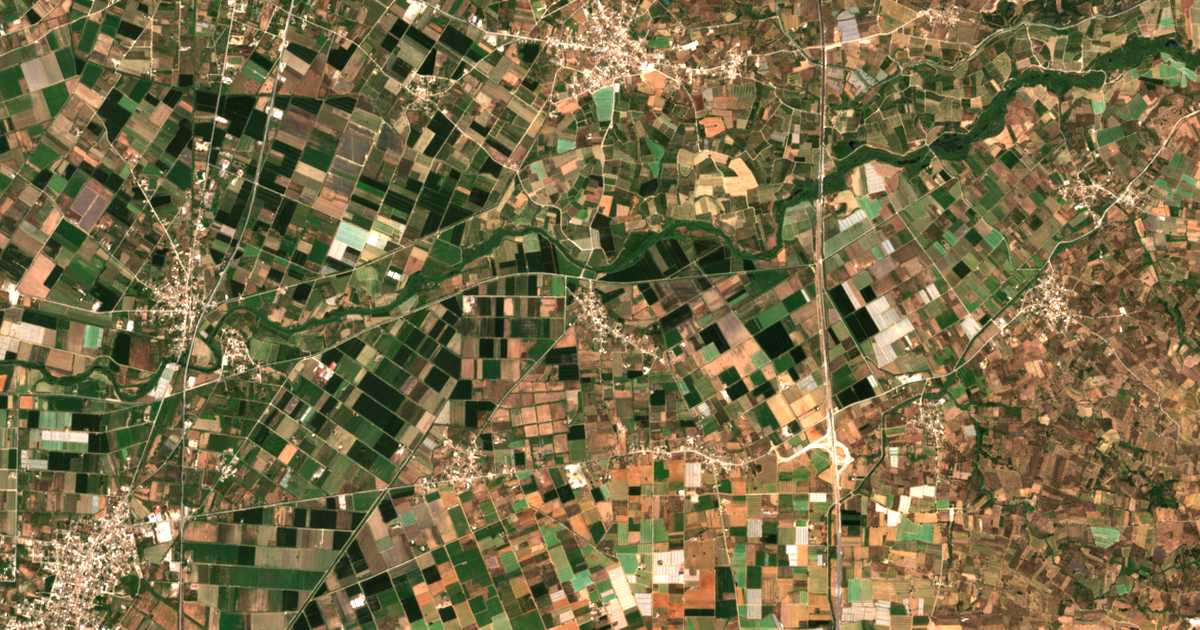 Mapa por satélite de Agía Mávra
