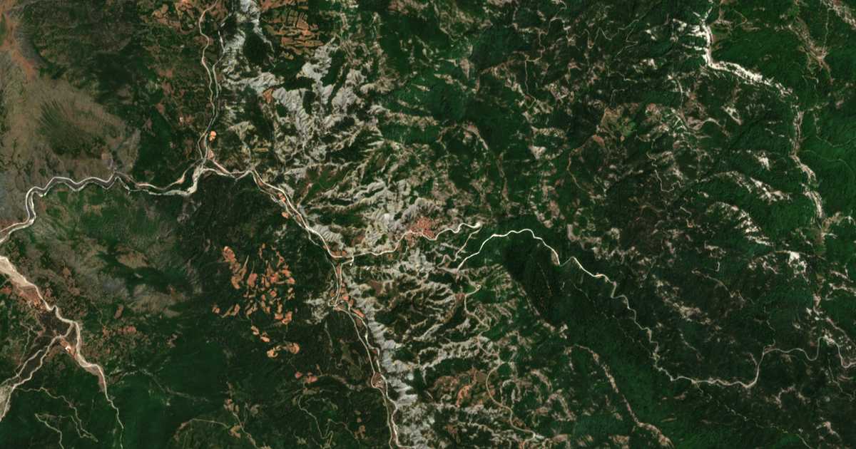 Mapa por satélite de Eptachóri
