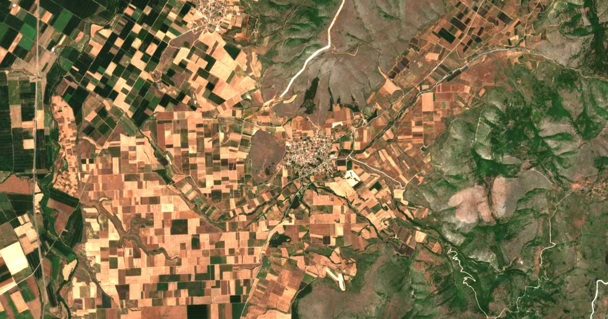 Mapa por satélite de Komniná