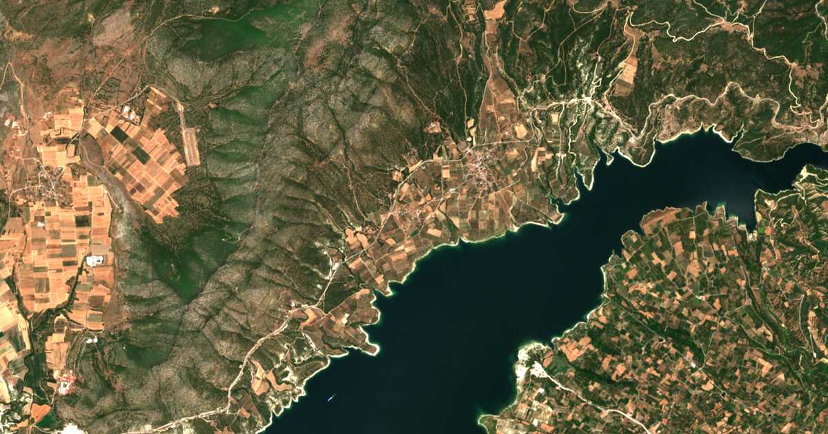Mapa por satélite de Ávra