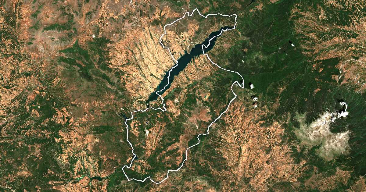 Imagen de satélite con el límite trazado: Dímos Velventoú