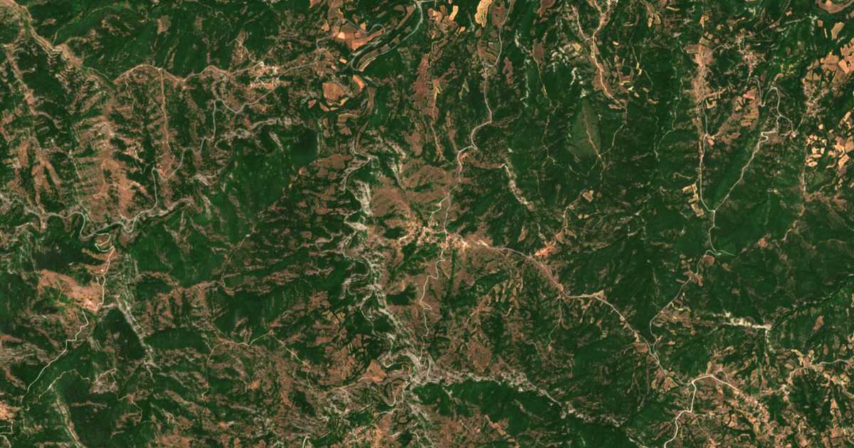 Mapa por satélite de Koryfí
